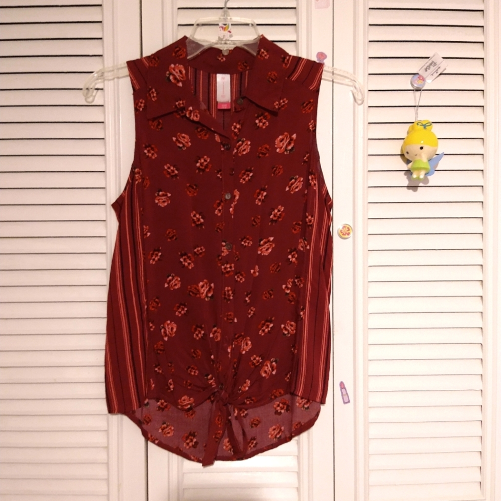 No Boundaries 🌸 Sleeveless Floral button-up